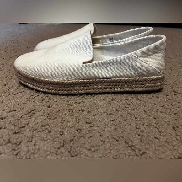TOMS New women’s shoes especially Cream Canvas Slip-Ons size 9 - Picture 8 of 13